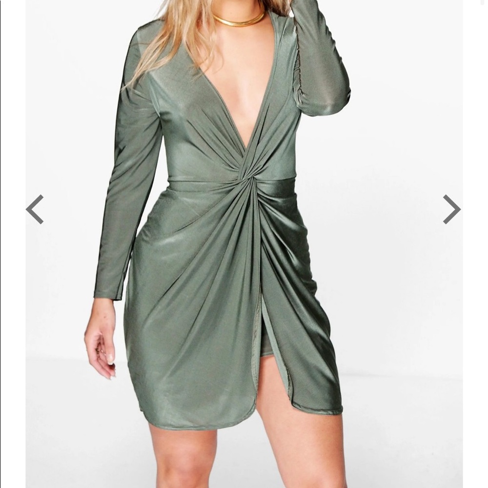 Curve hugging Vneck knot front midi dress 💚